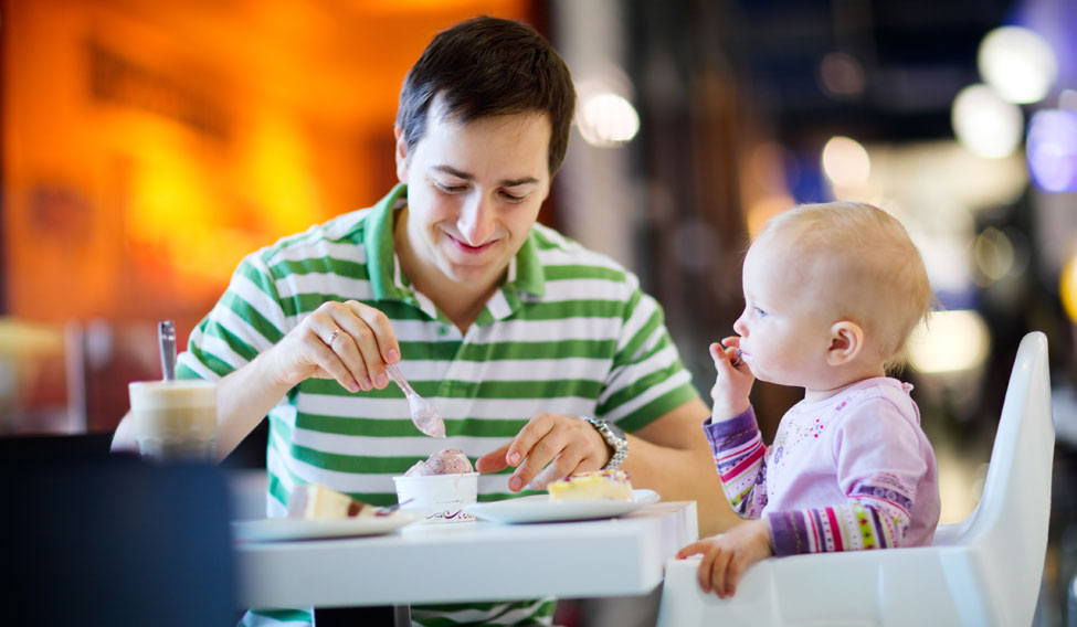 How to successfully dine out with a baby
