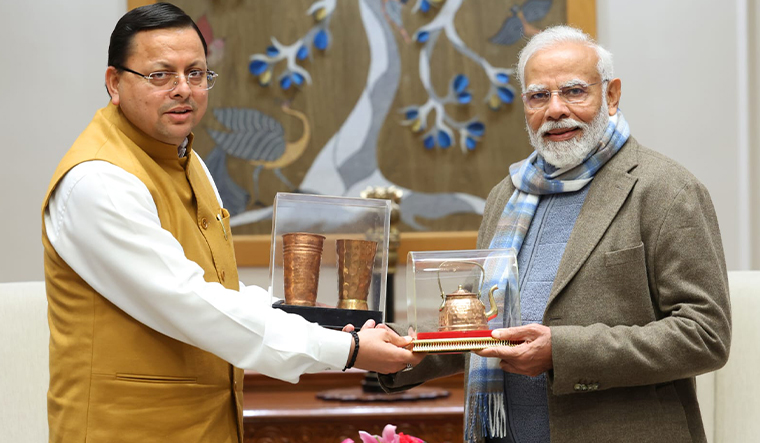 CM Dhami meets PM Modi in New Delhi, gifts him Bageshwar's Copper Craft - Vimarsana News