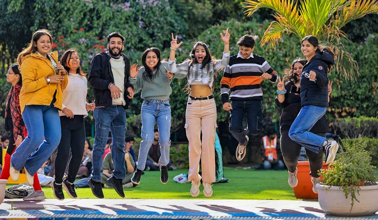 Absorbing the myriad experiences of listening at Jaipur Literature Festival - Vimarsana News
