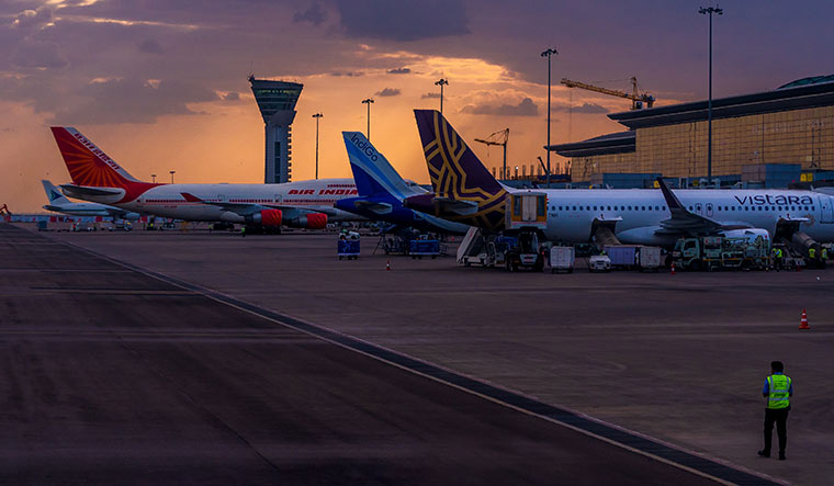 Airfares jump 20-25 per cent amid Vistara woes, high travel demand - Vimarsana News