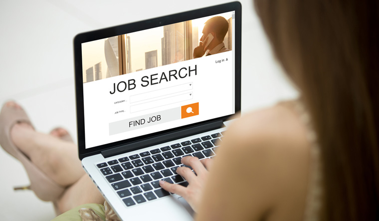 What does decline in employee headcount at IT majors TCS and Infosys indicate? - Vimarsana News