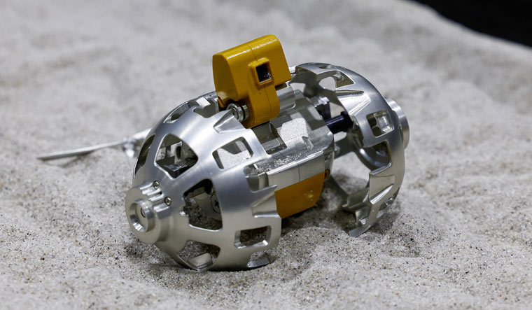 Japan's "Moon Sniper" mission struggles with power crisis on lunar surface - Vimarsana News