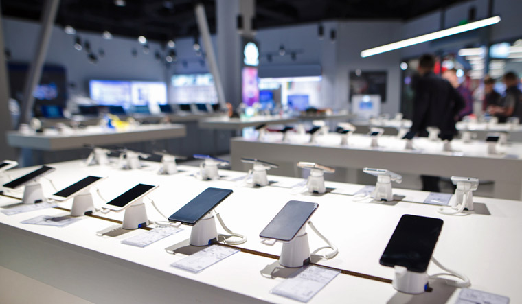 Why smartphone sales are falling globally - Vimarsana News