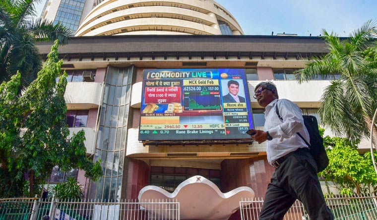 Sensex, Nifty fall in early trade dragged by Bajaj Finance and Reliance - Vimarsana News