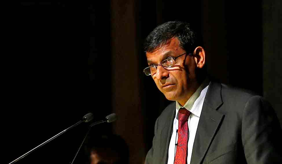 RBI guv keeps repo rate unchanged
