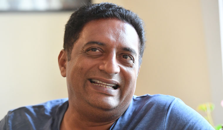 Actor Prakash Raj booked in Karnataka over Chandrayaan-3 post - Vimarsana News