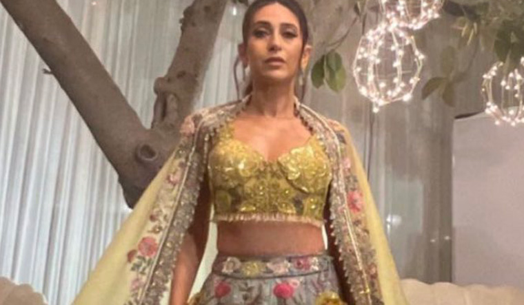 Karisma Kapoor turns showstopper for Varun Bahl at 20th anniversary of Kapil Dev's NGO Khushii - Vimarsana News