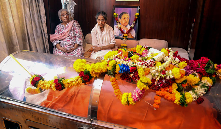 Veteran actor Sulochana Latkar cremated with state honours- The Week