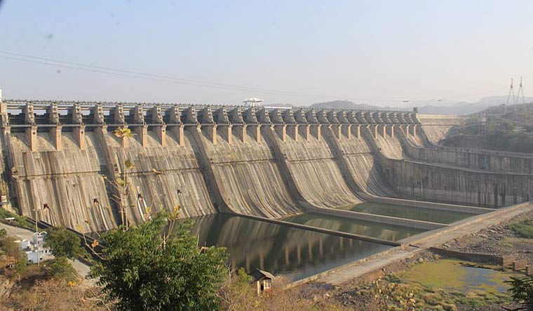 Debate continues over sudden release of water from Sardar Sarovar dam - Vimarsana News