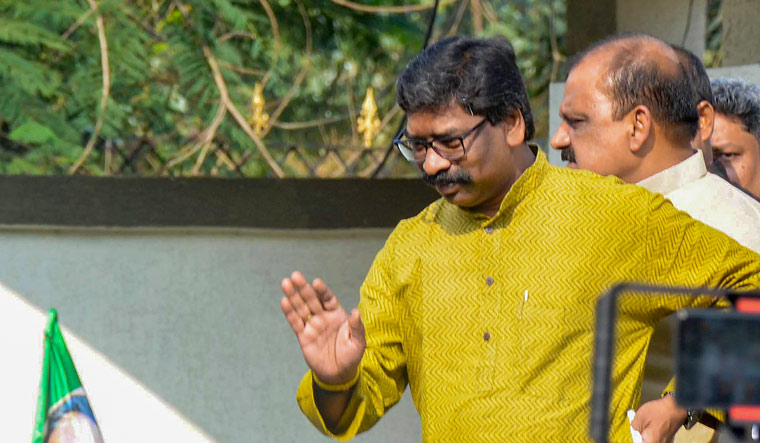 ED raids premises linked to Jharkhand CM Soren's press advisor, others in illegal mining case - Vimarsana News