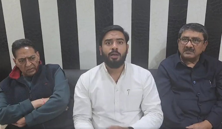 Ali Mehdi, two MCD councillors return to Congress hours after joining ...