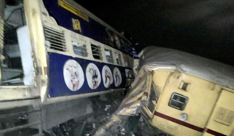 Eight dead, 20 injured as trains collide in Andhra Pradesh's Vizianagaram - Vimarsana News
