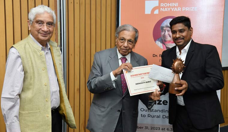 Dinanath Rajput receives Rohini Nayyar Prize for transforming lives of women in Bastar - Vimarsana News