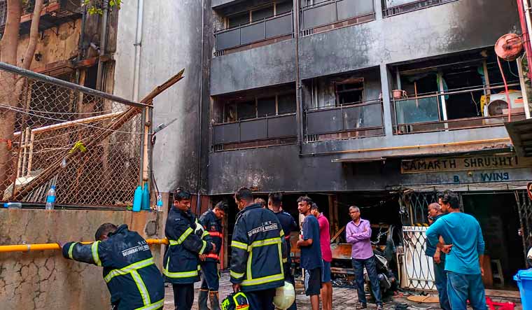Fire in Goregaon apartment kills 7, injures 40 - Vimarsana News