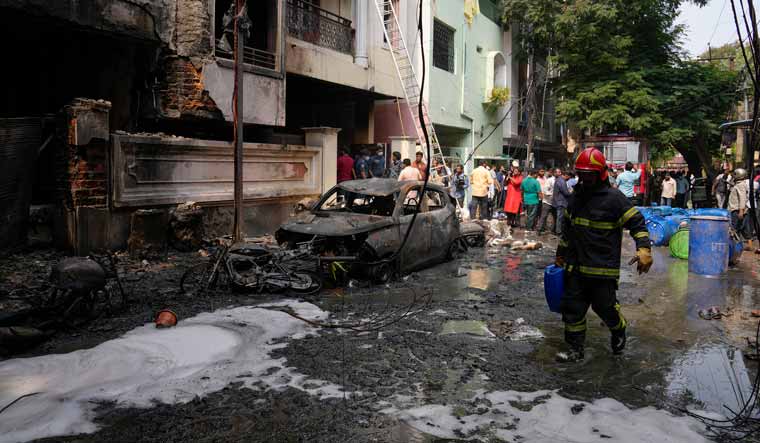 Fire in Hyderabad apartment kills 9; blaze caused by chemical drums stored in stilt area - Vimarsana News