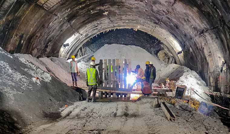 Uttarkashi tunnel collapse: Landslide hinders drilling work as rescue ops enter day 4 - Vimarsana News