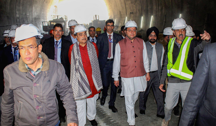 Uttarkashi tunnel collapse: Trapped workers get meds to cope with trauma as rescue drags on - Vimarsana News
