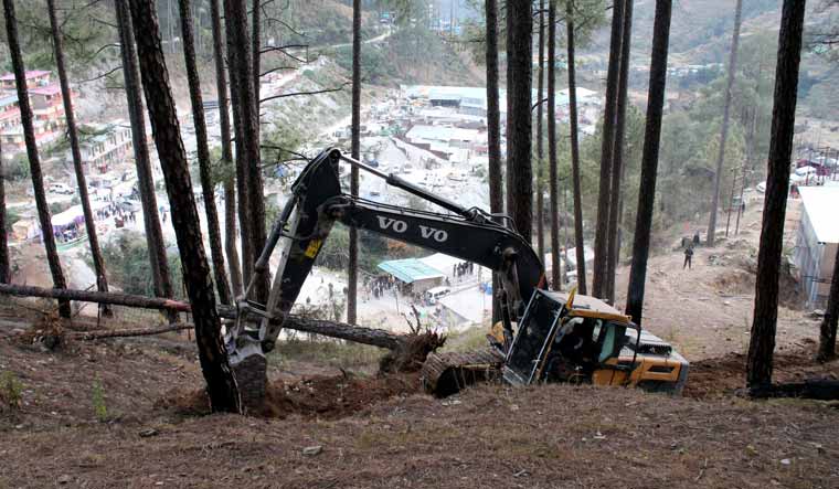 Uttarkashi: More machinery brought to tunnel site; Gadkari to conduct on-site inspection - Vimarsana News