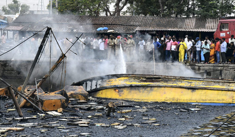 Vizag fire: Govt to compensate 80 pc of fishermen's losses, says Andhra Pradesh CM - Vimarsana News