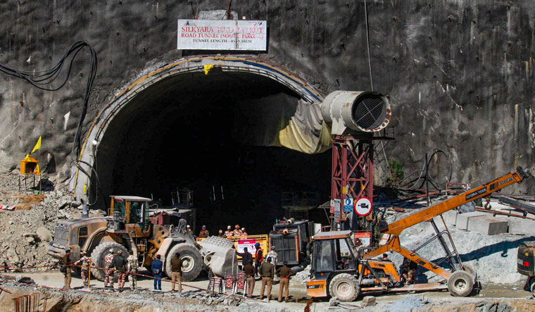 Uttarkashi tunnel rescue: Next few hours crucial; here's how NDRF plans to pull out trapped workers - Vimarsana News