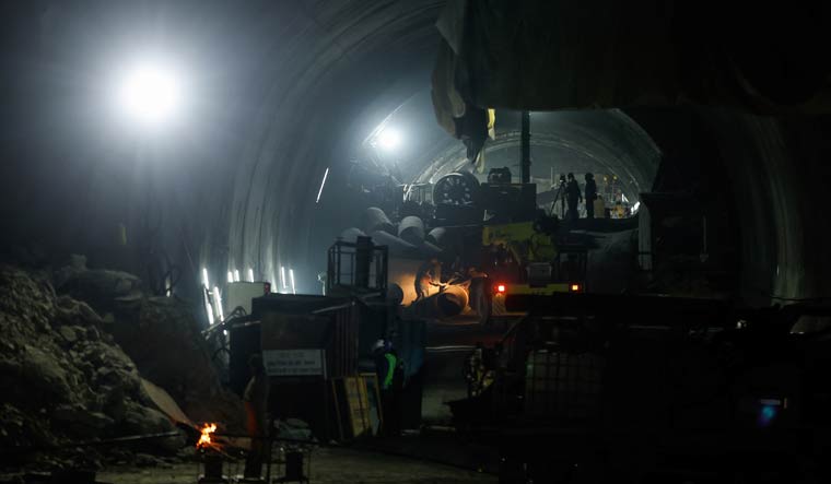 Uttarakhand tunnel rescue: Vertical drilling of 19 metres done on first day - Vimarsana News