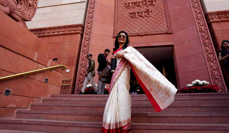 Ethics panel tables report on Mahua Moitra in LS; TMC MP warns 'battle of Mahabharata' - Vimarsana News