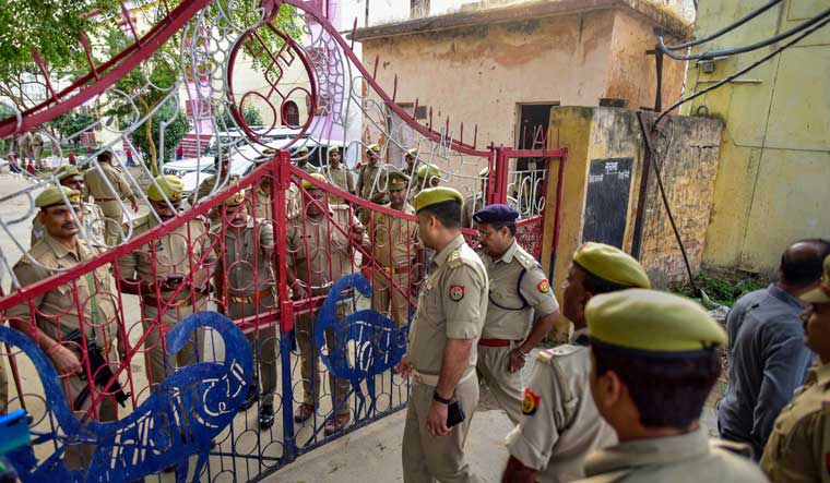 Gangster-politician Atiq Ahmed, brother to be produced before Prayagraj court; tight security outside jail - Vimarsana News