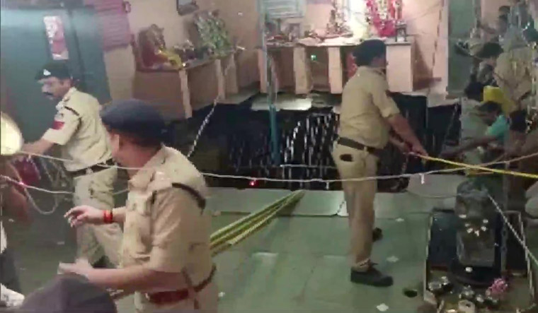 Several feared trapped as stepwell collapses at temple in Indore - Vimarsana News