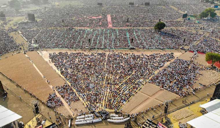 11 die of sunstroke after attending Navi Mumbai event; 24 hospitalised: Maharashtra CM - Vimarsana News