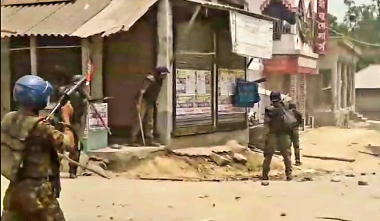 Fresh violence in West Bengal's Kaliaganj over rape-murder of teenage girl - Vimarsana News