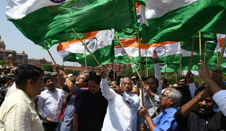 'We'll move towards dictatorship': Kharge targets govt over parliament disruptions - Vimarsana News