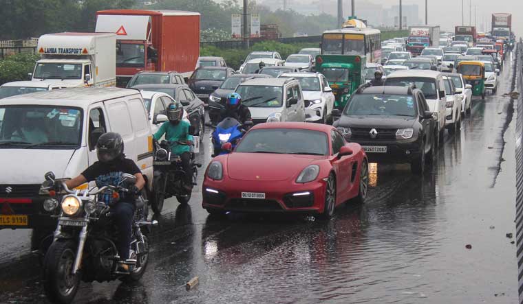 Heavy rain in south, outer Delhi; temperature plummets - Vimarsana News