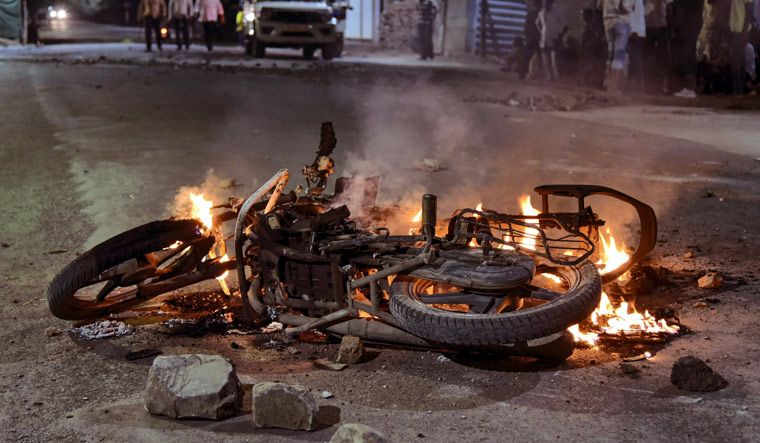 Riot in Akola was pre-planned, says Maharashtra minister Girish Mahajan - Vimarsana News