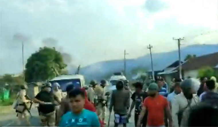 Mobile internet suspended in Manipur as tribal groups step up protests - Vimarsana News