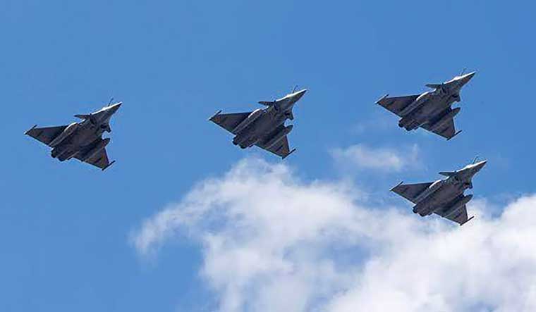 Rafale jets carry out long-range mission in Indian Ocean Region - Vimarsana News