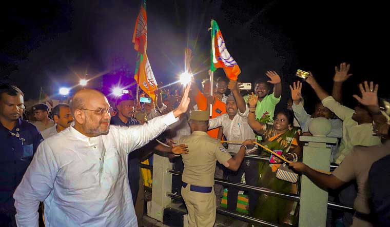 Amit Shah's TN visit: BJP questions 'sudden power failure' outside Chennai airport - Vimarsana News