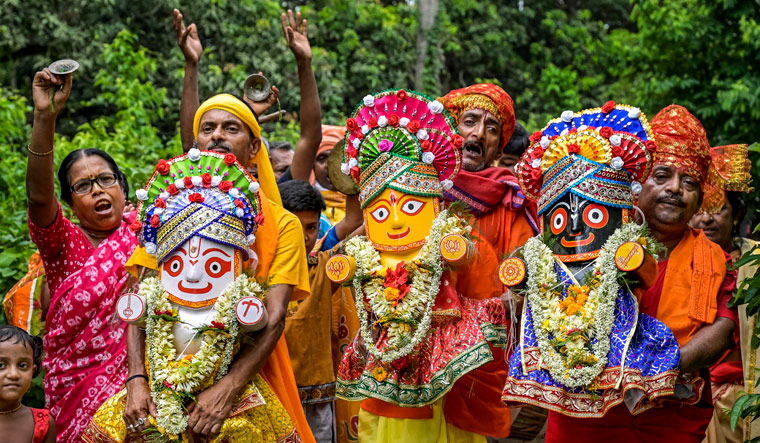 Thousands of devotees arrive in Puri as Jagannath Rath Yatra begins - Vimarsana News