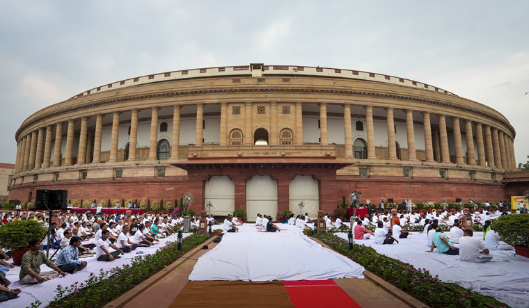 Yoga Day: Thousands practice Yoga at events held across the world - Vimarsana News