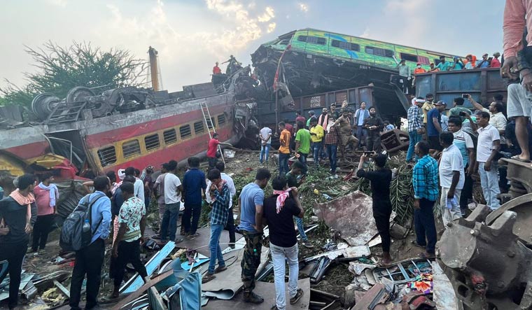 Modi visits Odisha train crash site, meets injured in hospital - Vimarsana News