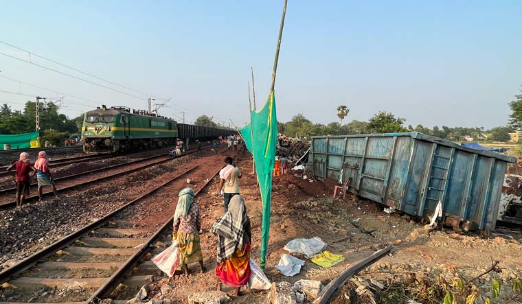 Odisha train crash: How delay in arranging lights hampered rescue efforts - Vimarsana News
