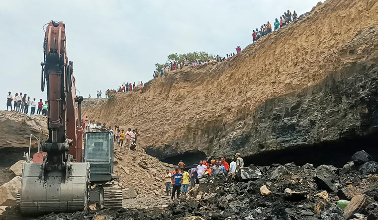 3, including child, killed after an illegal mine collapses in Jharkhand - Vimarsana News