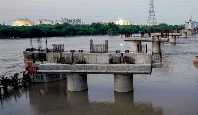 Yamuna water level still at 206.56 metres; orange alert in Gujarat - Vimarsana News