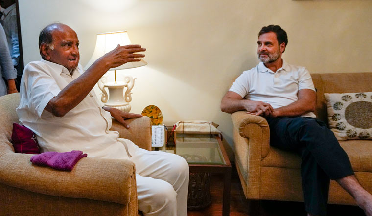 Rahul Gandhi meets Sharad Pawar, expresses resolve to fight BJP together - Vimarsana News