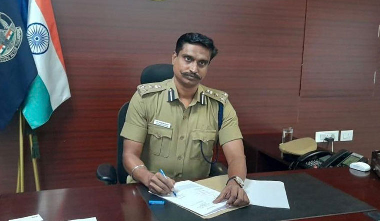 Coimbatore DIG shoots self with service pistol, dies - Vimarsana News