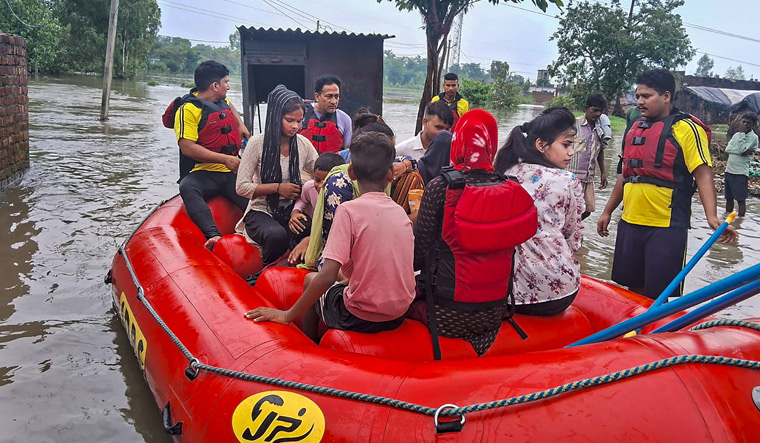 IMD issues 'red' alert for Uttarakhand, warns of landslides, flash floods - Vimarsana News