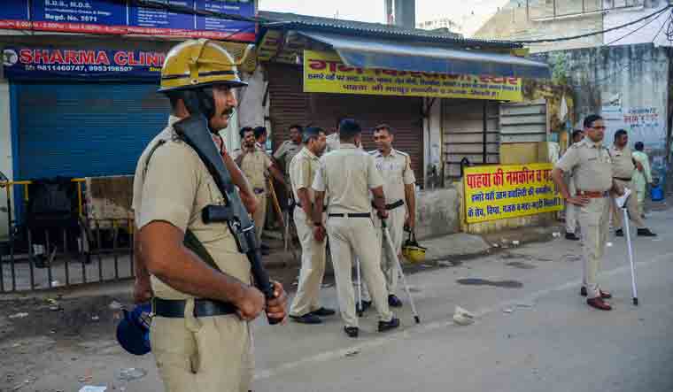VHP, Bajrang Dal activists hold protest in Delhi against Haryana clashes; traffic affected - Vimarsana News