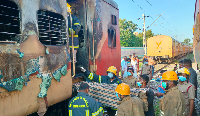 Madurai train fire: Southern Railway safety commissioner to probe the incident - Vimarsana News