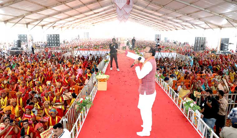 Madhya Pradesh: CM Chouhan promises pre-Raksha Bandhan 'gift' for women - Vimarsana News