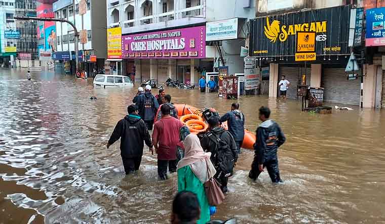Overnight rain pounds Nagpur, residents wake up to flooded homes as Ambazari lake overflows - Vimarsana News