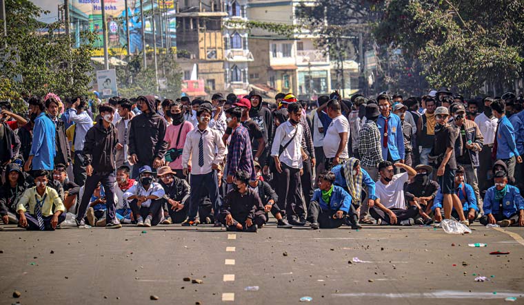 Manipur: Amid fresh protests, mob tries to storm CM Biren Singh's private house - Vimarsana News